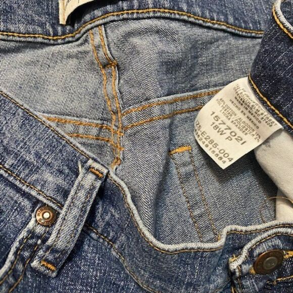 Riders 5 pocket boot cut distressed jeans, size 18WP - Picture 4 of 4